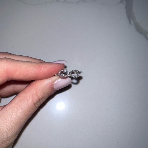 Diamond infinity ring - sterling silver - size 7 - excellent condition. - Picture 4 of 5